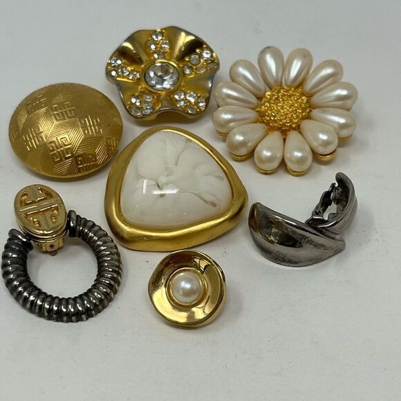 Givenchy, Lot of 1980’s, 1990’s 7 single clip on earrings. - Picture 1 of 16